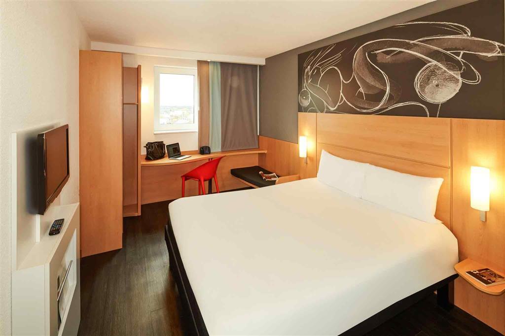 Ibis Reading Centre Hotel Bagian luar foto