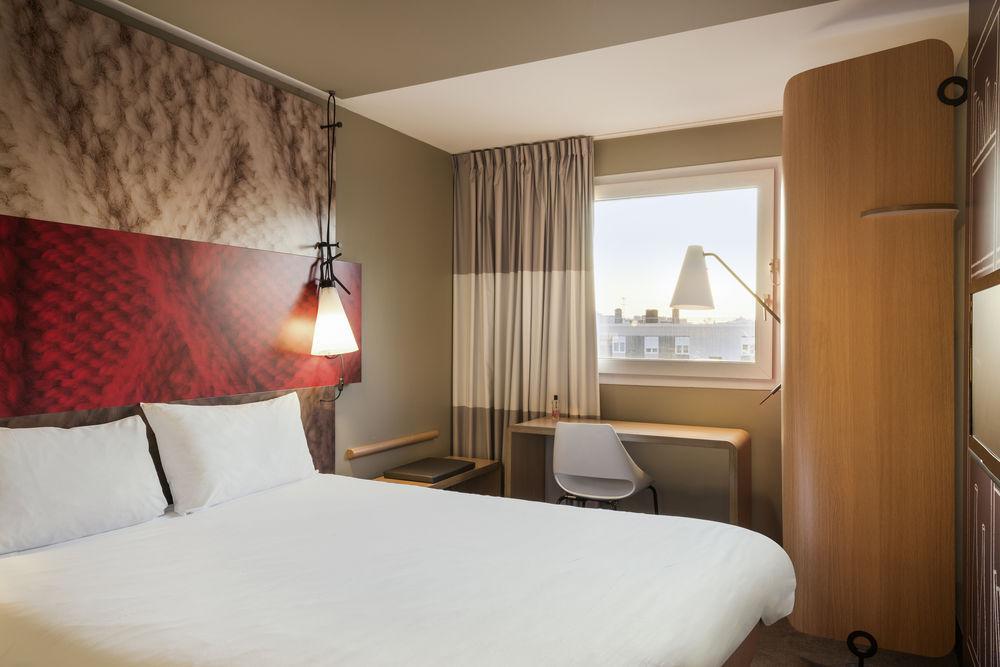 Ibis Reading Centre Hotel Bagian luar foto