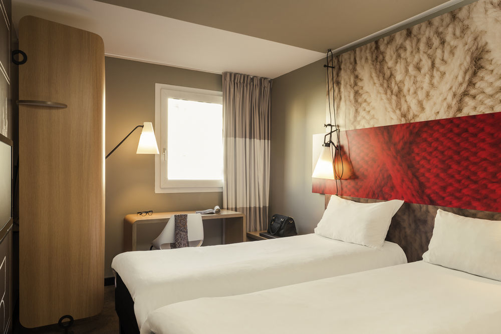 Ibis Reading Centre Hotel Bagian luar foto