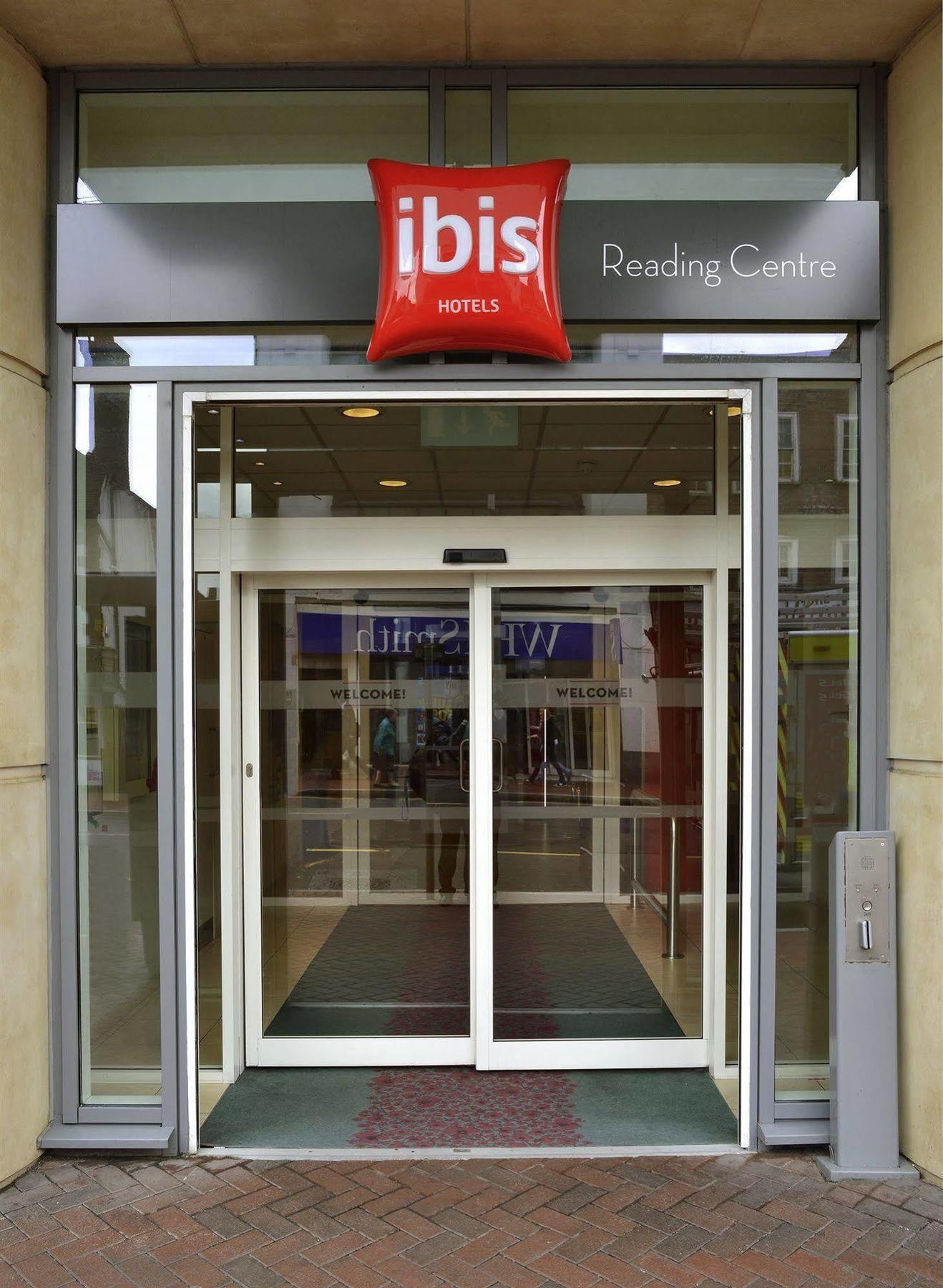 Ibis Reading Centre Hotel Bagian luar foto